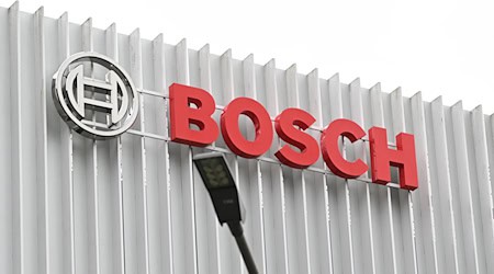 Bosch will bei einer Tochterfirma Hunderte Stellen streichen. (Symbolbild) / Foto: Bernd Weißbrod/dpa