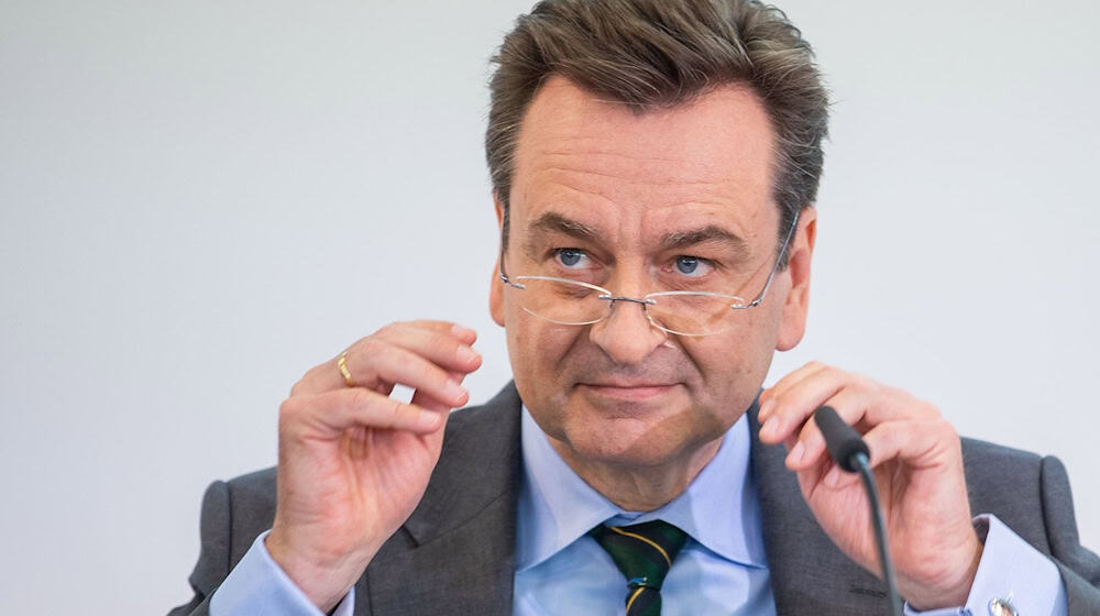 Munich Re Vorstandschef Joachim Wenning hört Ende des Jahres auf. (Archiv) / Foto: Lino Mirgeler/dpa