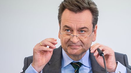 Munich Re Vorstandschef Joachim Wenning hört Ende des Jahres auf. (Archiv) / Foto: Lino Mirgeler/dpa