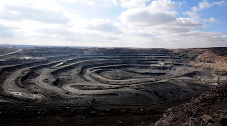 Wichtige Metalle, die etwa hier in der Bayan-Obo-Mine für seltene Erden in der Inneren Mongolei abgebaut werden, braucht auch die deutsche Industrie - etwa für Sensoren oder Elektromotoren. (Archivbild)  / Foto: Ren Junchuan/Xinhua via ZUMA Wire/dpa