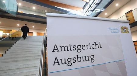 Ein Vater muss sich mit seiner Ehefrau vor dem Augsburger Amtsgericht verantworten, weil es immer wieder zu Misshandlungen des Sohnes gekommen sein soll. (Symbolfoto) / Foto: Karl-Josef Hildenbrand/dpa