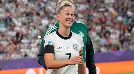 Giulia Gwinn hat sich beim EM-Auftakt schwer verletzt.  / Foto: Martin Meissner/AP/dpa