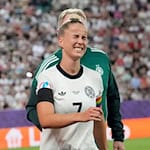 Giulia Gwinn hat sich beim EM-Auftakt schwer verletzt.  / Foto: Martin Meissner/AP/dpa