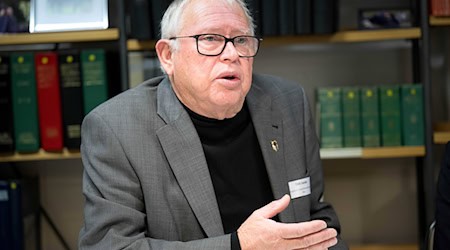 Laut Dirk Sander muss die Importabhängigkeit von Fischereiprodukten verringert werden. (Archivbild) / Foto: Sina Schuldt/dpa