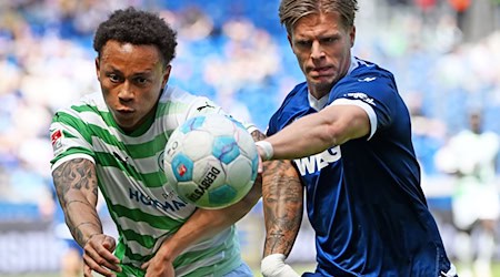 Roberto Massimo (l) hofft in Zabrze auf mehr Spielzeit. / Foto: Uli Deck/dpa