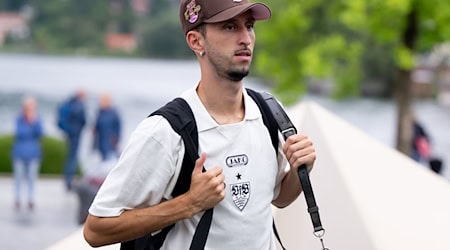 Atakan Karazor führt den VfB Stuttgart auch in der neuen Saison als Kapitän an. / Foto: Sven Hoppe/dpa
