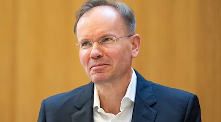 Ex-Vorstandschef Braun steht im Zentrum des Prozesses. / Foto: Lennart Preiss/dpa