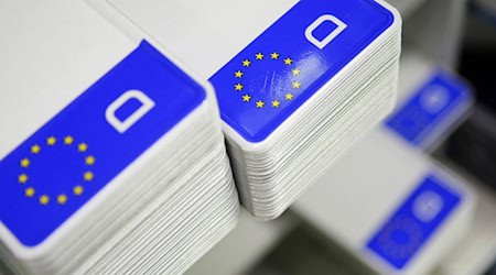 Das neue Kennzeichen soll sicherstellen, dass es weiter genügend freie Nummernschilder für neue Zulassungen gibt. (Symbolbild) / Foto: David-Wolfgang Ebener/dpa