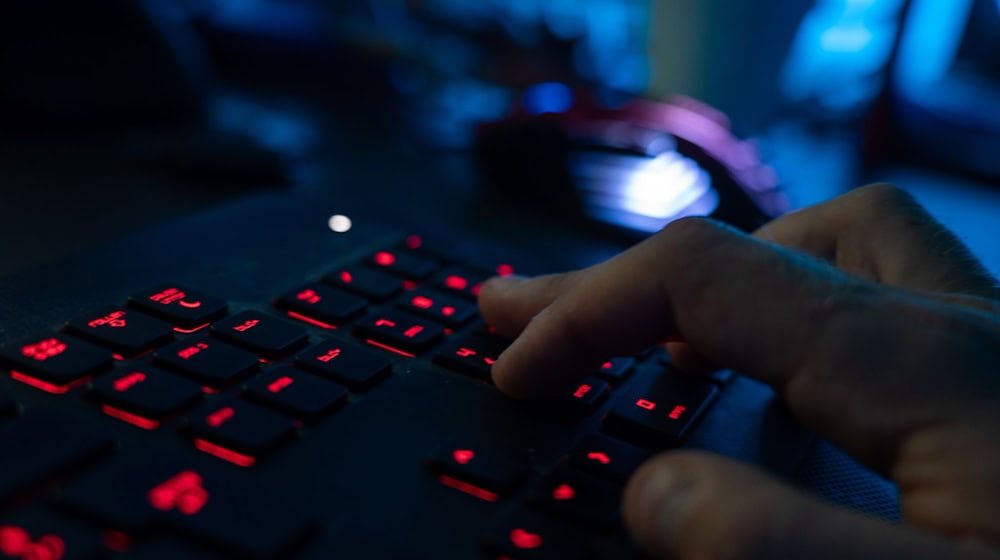 Die Zentralstelle Cybercrime kam Anbietern von illegalem Streaming auf die Spur. (Symbolbild) / Foto: Nicolas Armer/dpa