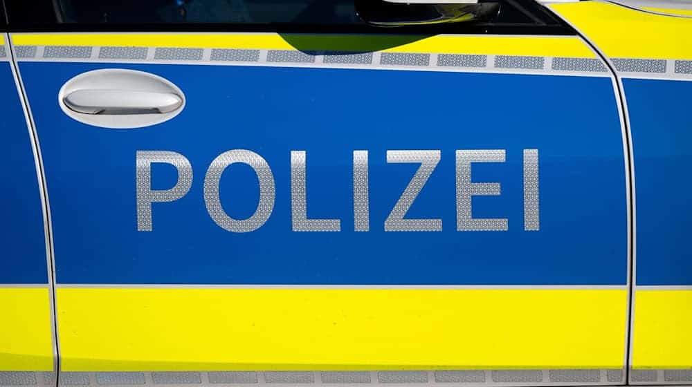 Die Polizei ermittelt, wer hinter dem Angriff steckt, und sucht nach Zeugen. (Symbolbild) / Foto: Sven Hoppe/dpa