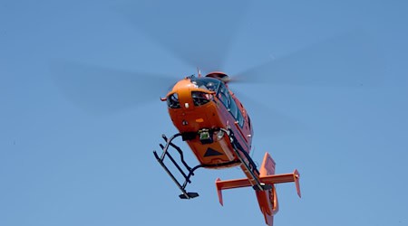 Ein Rettungshubschrauber brachte den schwer verletzten Schüler in eine Spezialklinik. (Symbolbild) / Foto: Carsten Rehder/dpa