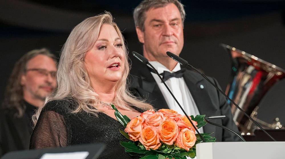 Aus Sicht von Katharina Wagner müssen die Gesellschaft wie der Freistaat Bayern auf Dauer mehr Geld geben. (Archivbild) / Foto: Daniel Vogl/dpa