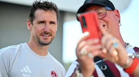 Miroslav Klose (l) steht vor seiner zweiten Saison als FCN-Coach. / Foto: Martin Schutt/dpa