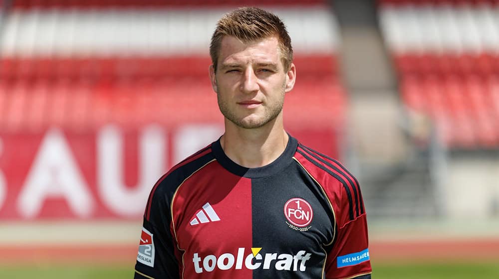 Robin Knoche bleibt Kapitän des 1. FC Nürnberg. / Foto: Daniel Karmann/dpa