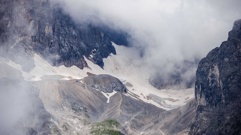 Der Höllentalferner als Deutschlands größter Gletscher lockt zahlreiche Bergsteiger an. (Archivbild)  / Foto: Matthias Balk/dpa