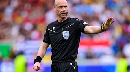 Pikante Ansetzung: Schiedsrichter Anthony Taylor pfeift das Viertelfinalspiel des FC Bayern gegen Paris Saint-Germain. / Foto: Tom Weller/dpa