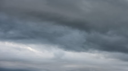 Viele Wolken und kühlere Temperaturen kündigt der DWD für die kommende Woche in Bayern an. (Symbolbild) / Foto: Silas Stein/dpa