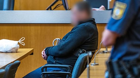 Ein 50 Jahre alter Mann soll in Niederbayern einen Bekannten mit rund 150 Messerstichen getötet haben. / Foto: Armin Weigel/dpa