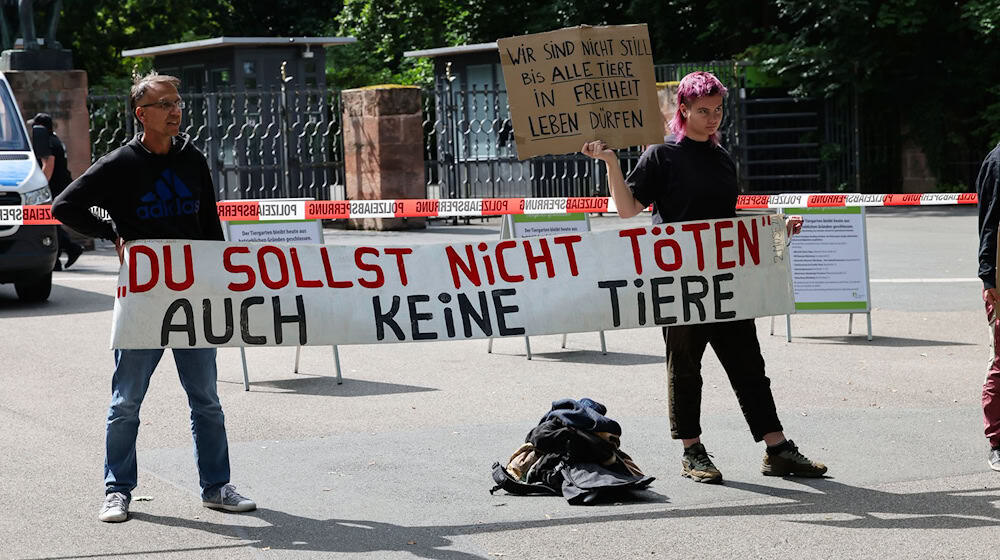 Aktivistinnen und Aktivisten protestierten wiederholt gegen die Tötung.  / Foto: Daniel Löb/dpa
