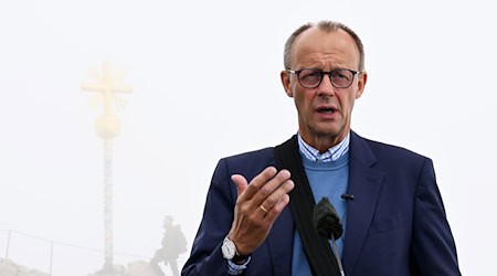 Auf der Zugspitze war Friedrich Merz schon, aber jetzt kommt er als Kanzler. (Archivbild) / Foto: Angelika Warmuth/dpa