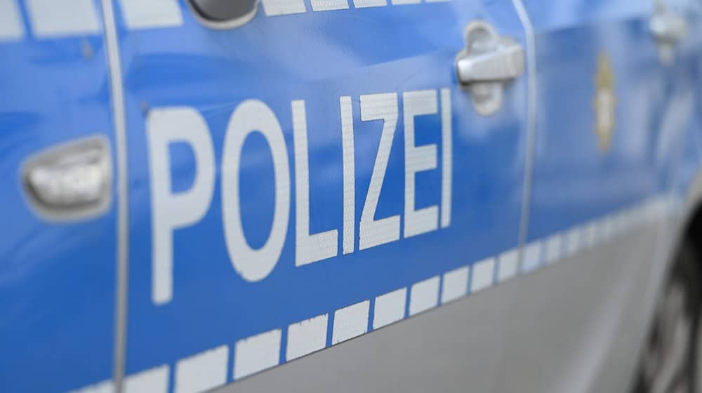 Die 58-jährige Motorradfahrerin erlag noch an der Unfallstelle ihren schweren Verletzungen. (Symbolbild) / Foto: Malin Wunderlich/dpa