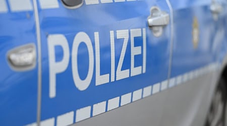 Die 58-jährige Motorradfahrerin erlag noch an der Unfallstelle ihren schweren Verletzungen. (Symbolbild) / Foto: Malin Wunderlich/dpa