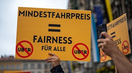 Schon am Dienstag haben Taxifahrer demonstriert.  / Foto: Leonie Asendorpf/dpa