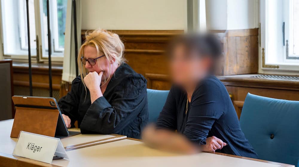 Die Mutter von Peggy führt an, dass sie aufgrund von Aussagen des ehemaligen Verdächtigen über 15 Jahre im Unklaren über den Verbleib ihres Kindes gewesen sei. / Foto: Daniel Vogl/dpa