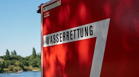 Am Auensee bargen Taucher die Leiche eines 74-Jährigen aus Augsburg. (Symbolbild) / Foto: Thomas Banneyer/dpa