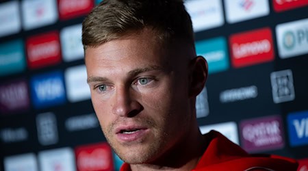 Joshua Kimmich spricht in Atlanta über Diogo Jota.  / Foto: Sven Hoppe/dpa