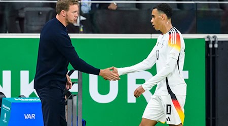 Bundestrainer Nagelsmann bedauert die Verletzung von Jamal Musiala sehr.  / Foto: Tom Weller/dpa