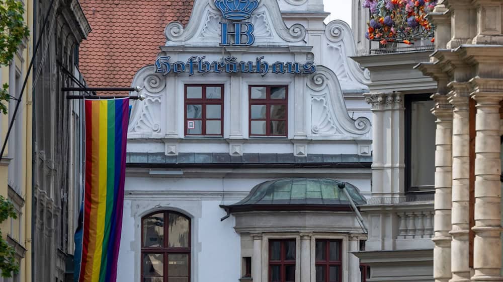 Das Münchner Hofbräuhaus ist (mindestens) Bayerns bekanntestes Wirtshaus.  / Foto: Peter Kneffel/dpa