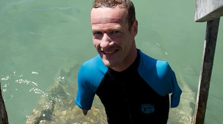 Noch vor eineinhalb Jahren hatte er panische Angst vor Wasser: Para-Schwimmer Janis McDavid. / Foto: Michael Faulhaber/dpa