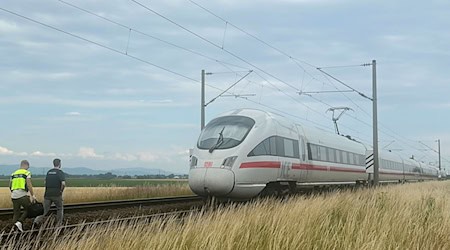 Der Zug blieb auf offener Strecke in Niederbayern stehen. / Foto: Ute Wessels/dpa