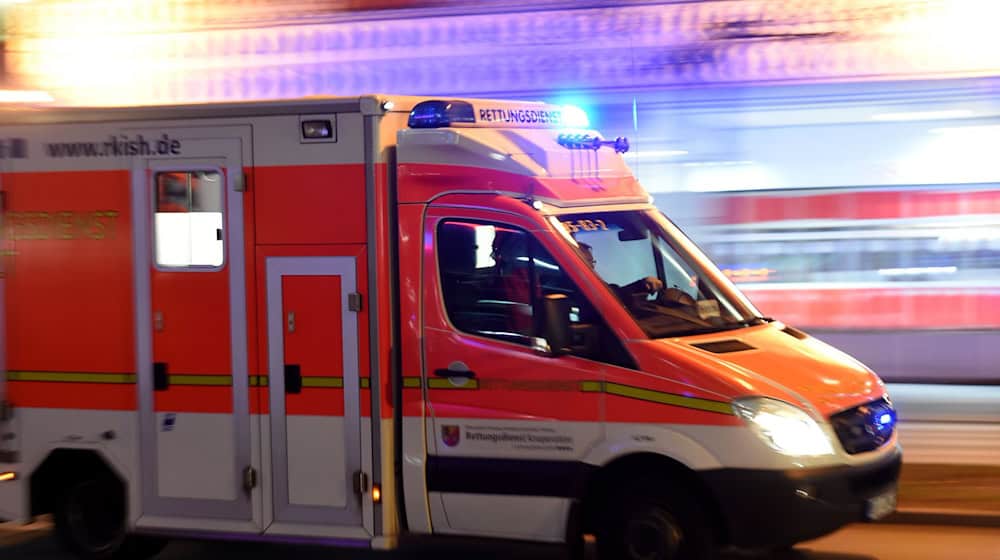 Der 23-Jährige kam in ein Krankenhaus. (Symbolbild) / Foto: Carsten Rehder/dpa