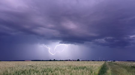 Gewitter und Regen werden über Bayern erwartet. (Archivfoto) / Foto: Simon Zeiher/onw-images/dpa