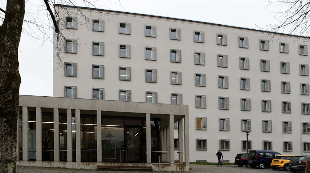 Ein Urteil des Landgerichts Traunstein wegen einer Säureattacke aus Eifersucht ist rechtskräftig. (Symbolbild)  / Foto: Uwe Lein/dpa