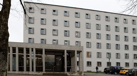 Ein Urteil des Landgerichts Traunstein wegen einer Säureattacke aus Eifersucht ist rechtskräftig. (Symbolbild)  / Foto: Uwe Lein/dpa