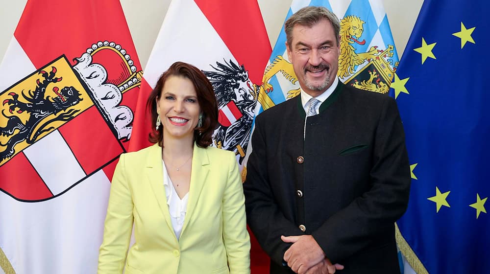 Auch beim Treffen von der Landeshauptfrau von Salzburg, Karoline Edtstadler, mit Bayerns Ministerpräsident Markus Söder (CSU) war die Zolleinigung der EU mit den USA eines der beherrschenden Themen.  / Foto: Franz Neumayr/Land Salzburg/apa/dpa