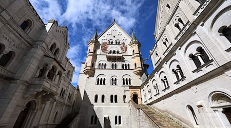 Neuschwanstein lockt unter den Königsschlössern die meisten Besucher. (Archivbild) / Foto: Karl-Josef Hildenbrand/dpa