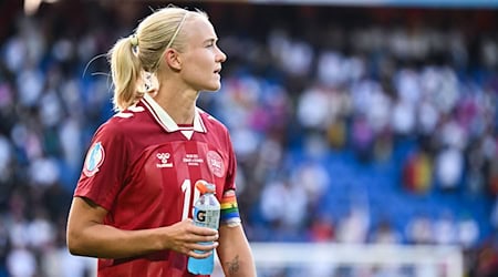 Verletzt ausgewechselt: Pernille Harder vom FC Bayern. / Foto: Sebastian Christoph Gollnow/dpa