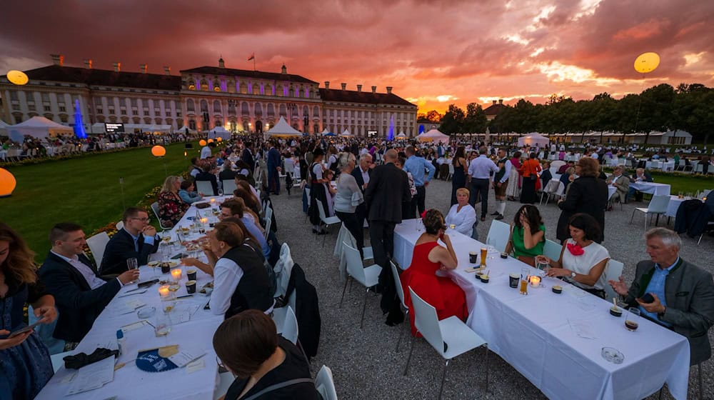 Jedes Jahr ist der Sommerempfang des Landtags auf Schloss Schleißheim ein Höhepunkt im bayerischen Veranstaltungskalender. (Archivbild) / Foto: Peter Kneffel/dpa