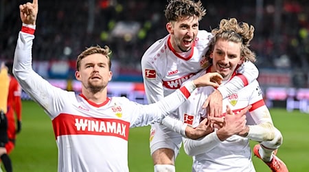 Nick Woltemade (rechts) soll laut den VfB-Verantwortlichen auch in der kommenden Saison für Stuttgart jubeln. / Foto: Harry Langer/dpa