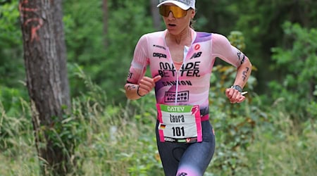 Triathletin Laura Philipp war in Roth eine Klasse für sich. / Foto: Daniel Karmann/dpa