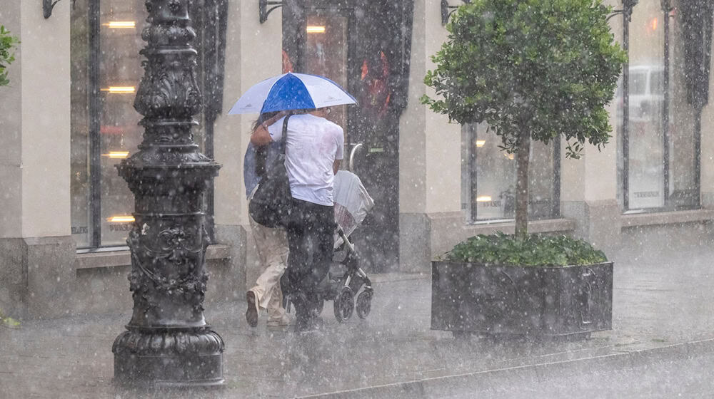 Laut einem Meteorologen wird so viel Regen fallen wie statistisch nur alle zehn Jahre. (Symbolbild) / Foto: Peter Kneffel/dpa