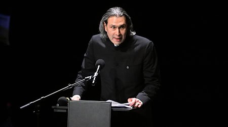 Vladimir Jurowski ist seit 2021 Generalmusikdirektor der Bayerischen Staatsoper. (Archivbild) / Foto: Felix Hörhager/dpa