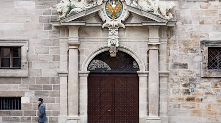 Experten der Stadt Nürnberg versuchen, den Angriff auf die Website abzuwehren. (Symbolbild) / Foto: Nicolas Armer/dpa