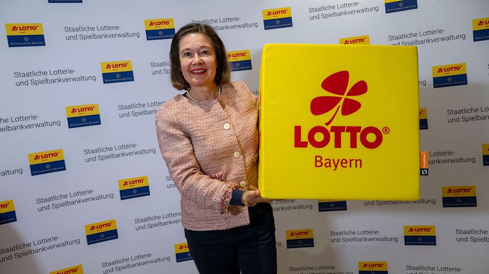 Die Präsidentin der Staatlichen Lotterie- und Spielbankverwaltung, Carolin Kerschbaumer, stellte die Halbjahresbilanz in München vor. / Foto: Peter Kneffel/dpa