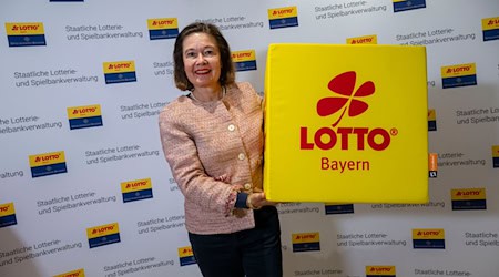 Die Präsidentin der Staatlichen Lotterie- und Spielbankverwaltung, Carolin Kerschbaumer, stellte die Halbjahresbilanz in München vor. / Foto: Peter Kneffel/dpa