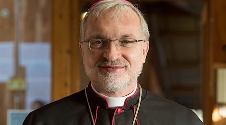 Bis zu seinem Rücktritt war Gregor Maria Hanke der dienstälteste amtierende katholische Bischof in Bayern. Jetzt hat er sich verabschiedet. (Archivbild) / Foto: Armin Weigel/dpa